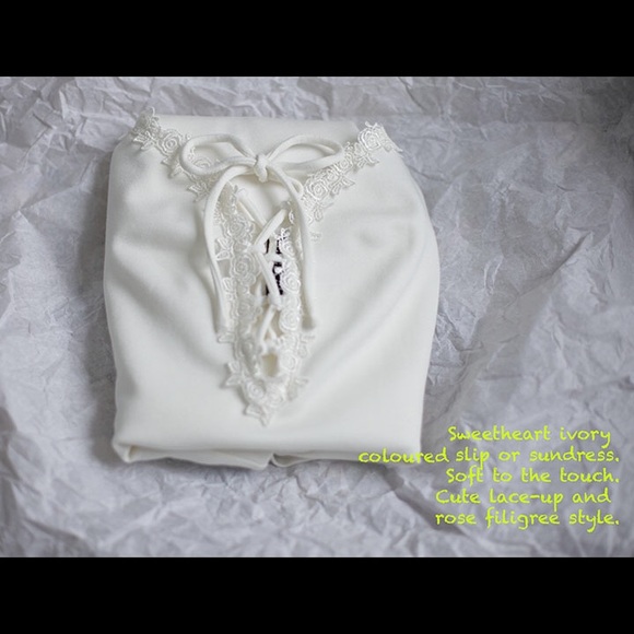 Ivory coloured slip or dress. Rose filigree motif edging a lace up style bodice. - Picture 5 of 5